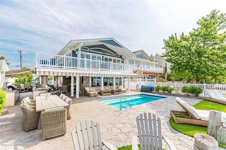 1st image of 225 Bay Stream Dr