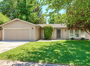 2988 Lazy Creek Dr, Medford, OR 97504