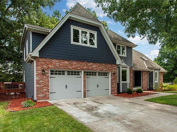 3rd image of 4401 NE Hoit Dr