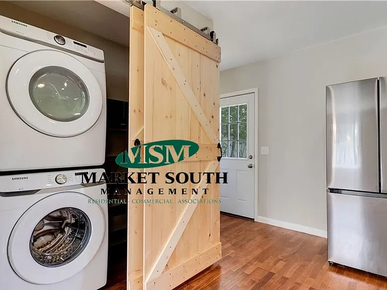 326 Columbus Dr — Photo 10