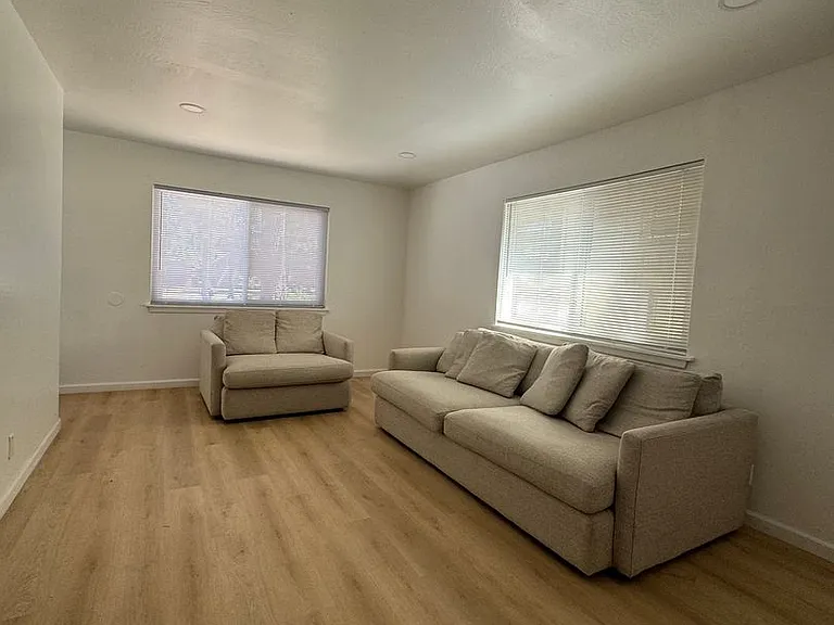 1060 Echo Rd — Photo 2