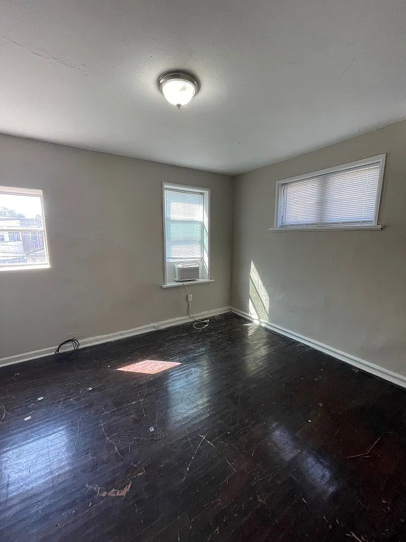 3694 Montana 2nd Fl — Photo 2