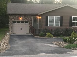 244 N Pinch Rd, Elkview, WV 25071