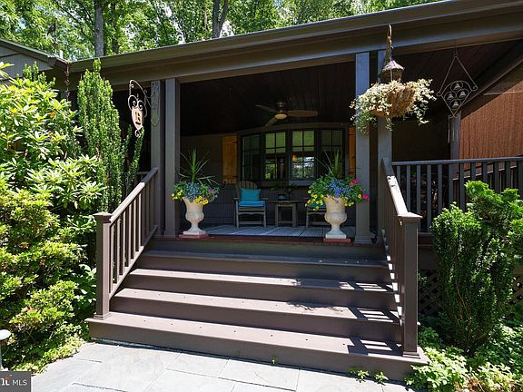 3rd image of 221 Pleasant Valley Rd