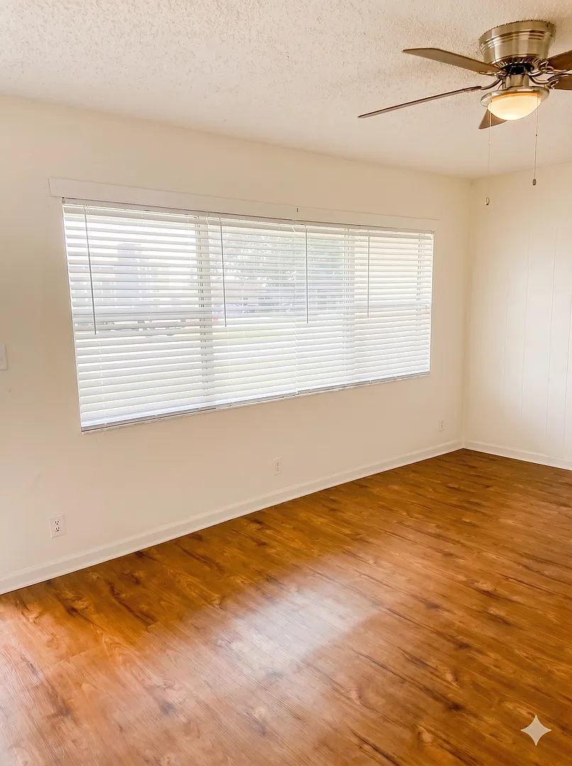 Spacious 4-Bedroom Home in Prime Pinellas Park Location 1,354 Sq Ft — Photo 3