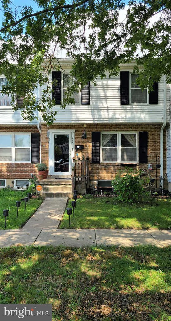 553 Jamestown Ct photo 1