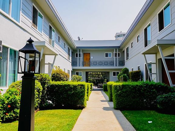 2nd image of 1769 N Orange Dr APT 26