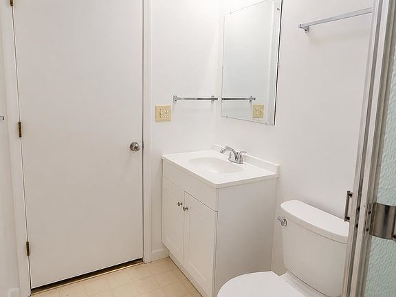 5th image of 1236 Wayside Dr W