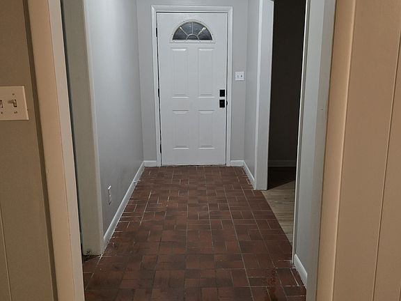 4th image of 1210 Arbor Ave SW