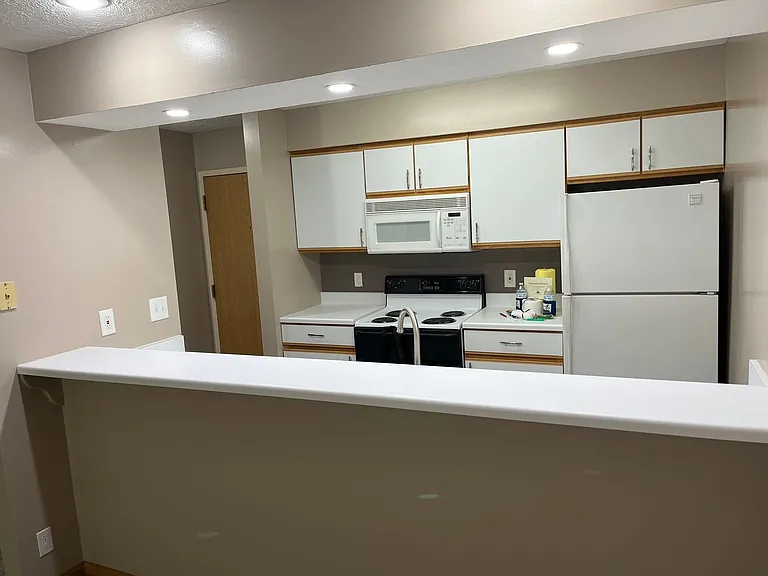 Deer Park Apartments — Photo 22
