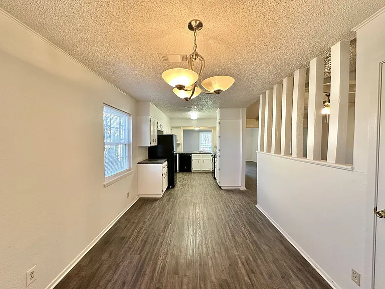 1501 Farhills Dr — Photo 8