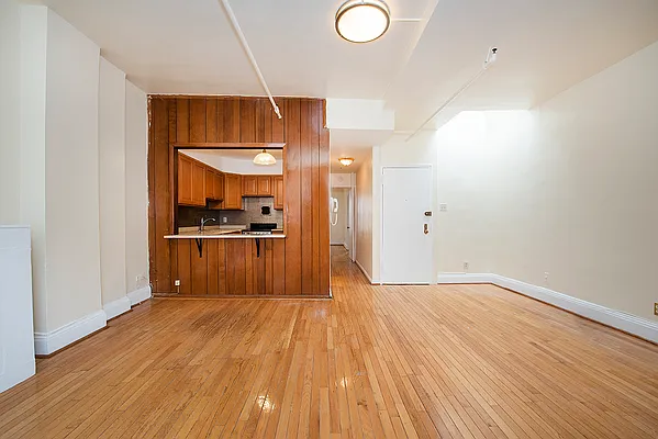 Rented by Perry Associates NYC Inc | media 7