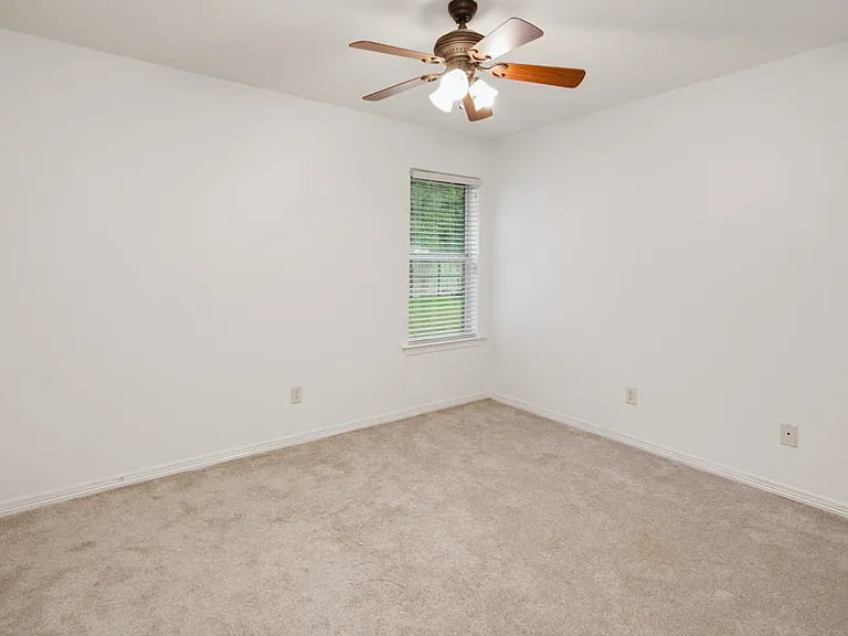 1203 Beacon Ct — Photo 14