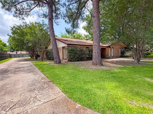 604 Cooper St, Ennis, TX 75119