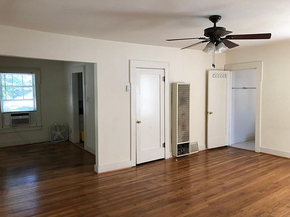 4th image of 1712 S Van Buren St #400