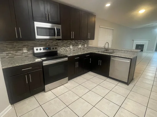 402 Peregrine Ct, Mary Esther, FL 32569