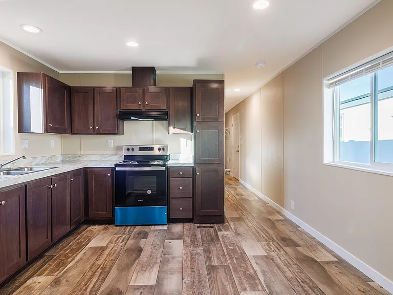 840 W 1st St #10 — Photo 3