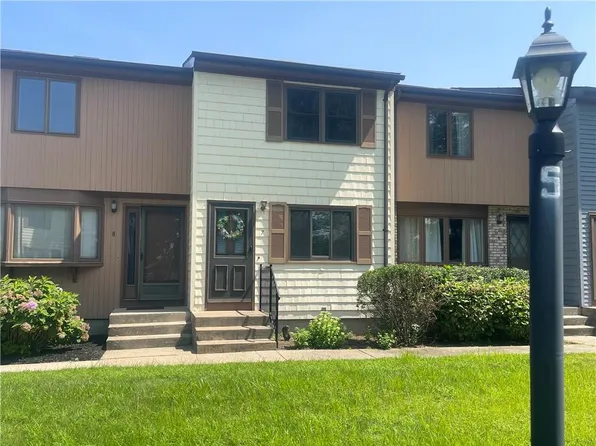275 Grotto Ave APT 7, Pawtucket, RI 02860