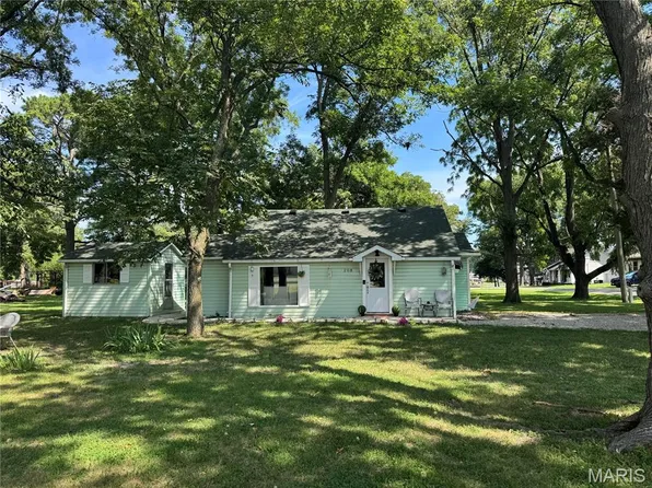 208 S Walnut St, Freeburg, IL 62243