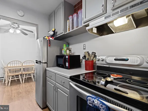 1905 Norwich Rd, Glen Burnie, MD 21061