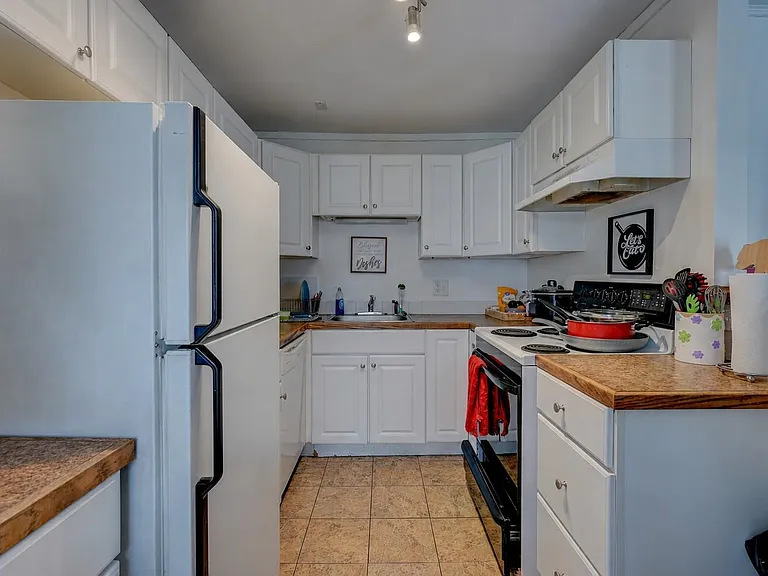 22 Oak St #2 — Photo 4