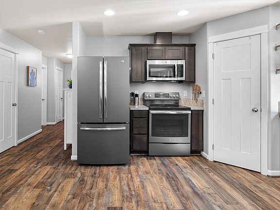 5th image of 21275 Thornhill Ln