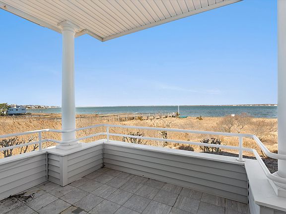 2nd image of 580 Dune Rd #3