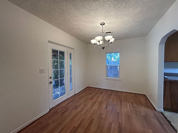 3rd image of 720 E Lassen Ave