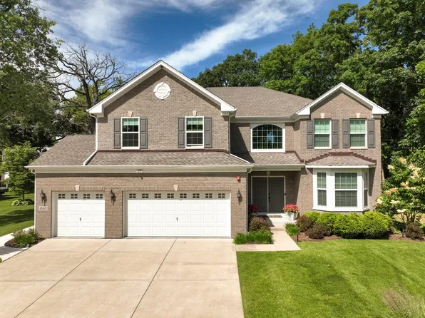 1660 Bur Oak Dr, Hoffman Estates, IL 60192