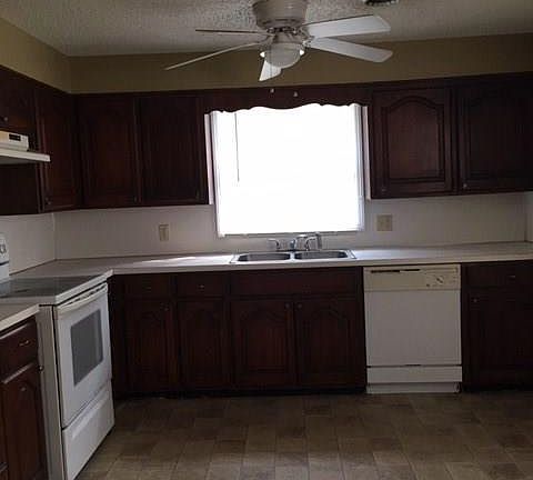 2nd image of 807 Hardin St