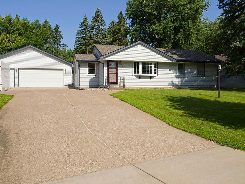 1st image of 821 Bartelmy Ln N