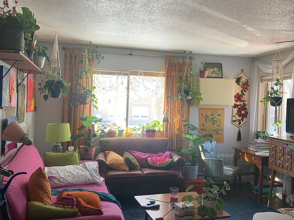 1st image of 401 4th St SE #8