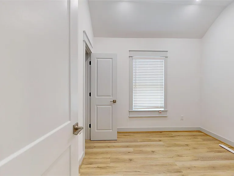 4305 Rogers St — Photo 25