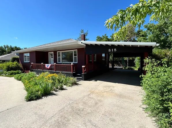 818 W 8th St, Winner, SD 57580
