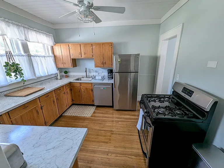 1800 Storrs Ave — Photo 2