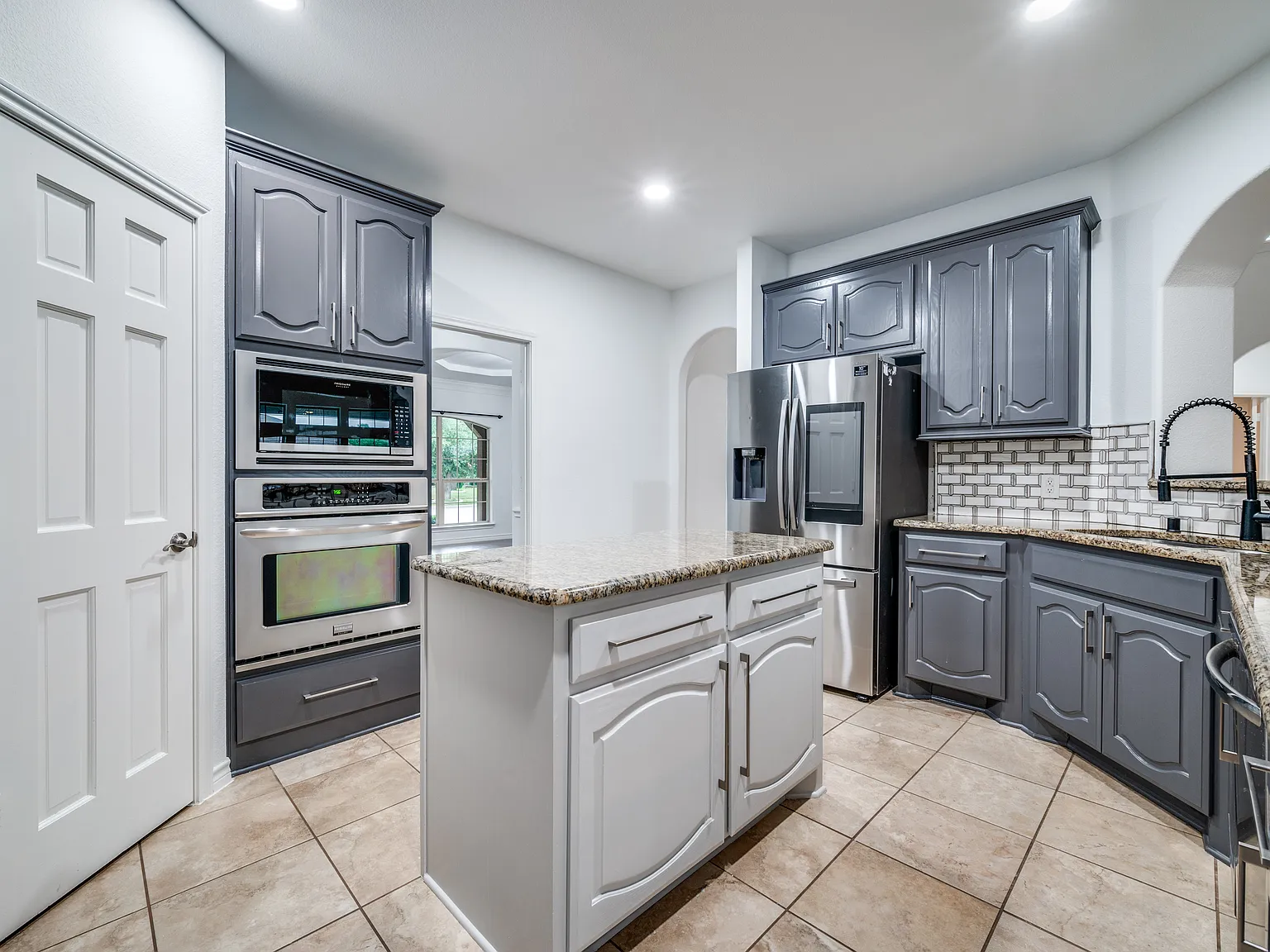 5 bed, 3.5 bath, 3975 sqft, $4,250 — Photo 4