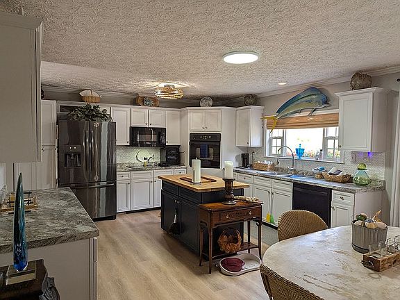 4th image of 256 River Oak Dr