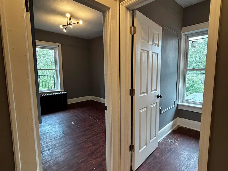 713 Arlington Ave #5C — Photo 2
