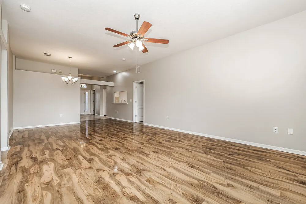 3 bed, 2.0 bath, 1722 sqft, $2,245 — Photo 3