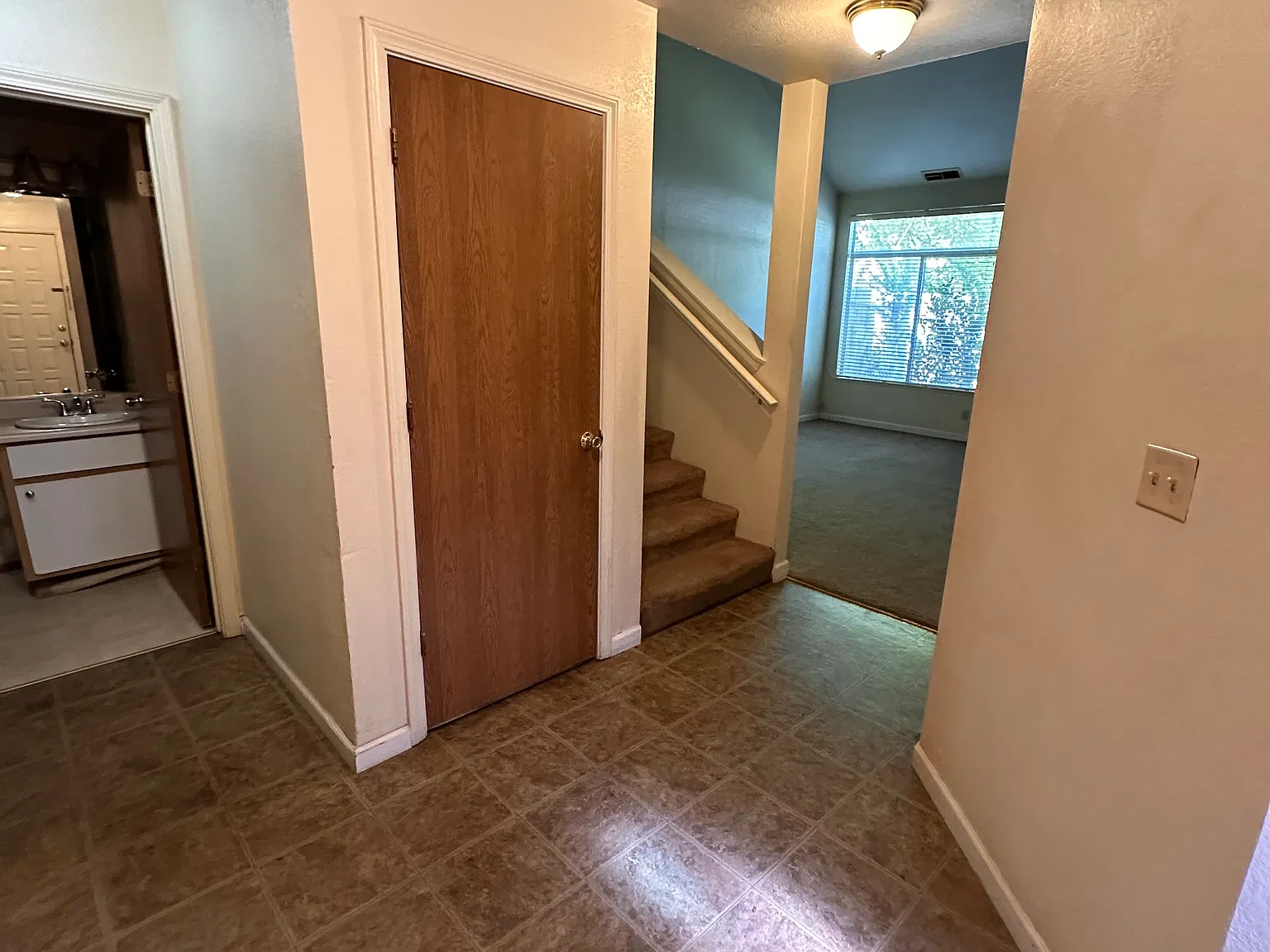 3 bed, 2.5 bath, 1268 sqft, $2,000 — Photo 3