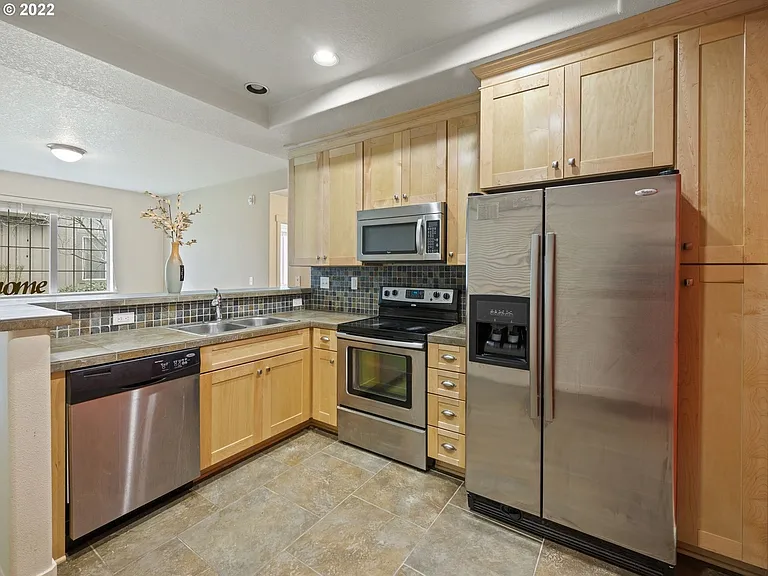 7907 NE Rockne Way — Photo 4