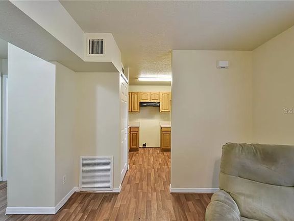 4th image of 415 NE 28th Ave #202