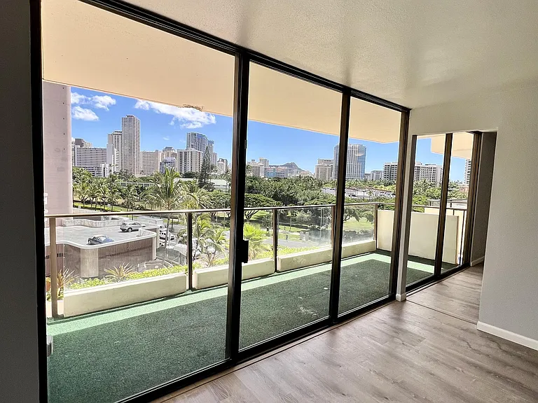 1860 Ala Moana Blvd — Photo 8