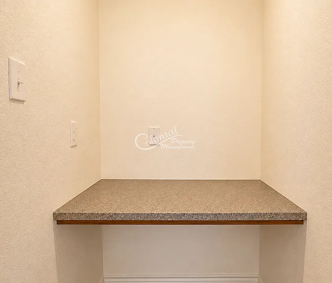 1529 Justin Loop #B — Photo 11