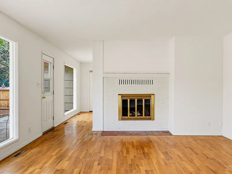 2100 Woodlawn Dr — Photo 9