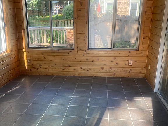 3rd image of 668 Brentwood Ln
