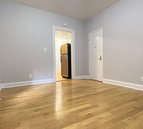 3rd image of 240 E 13th St APT 3