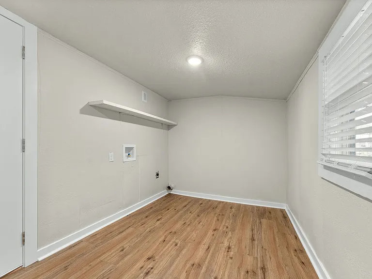 1430 S Campbell Ave — Photo 8
