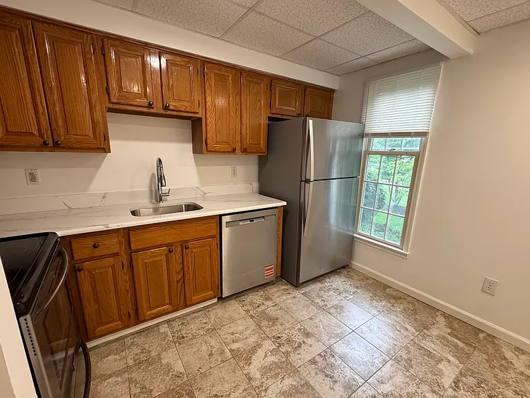 21 Springvalley Blvd — Photo 3