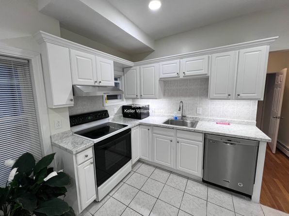 15 Playstead Rd #1